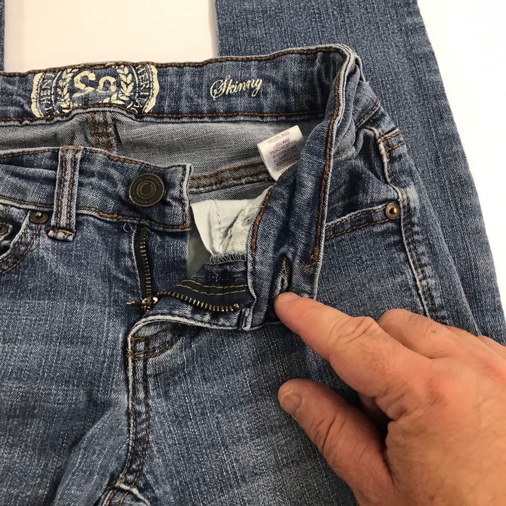 (SOLD)SO Intentionally Distressed Skinny Jeans - Picture 4 of 10